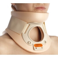 collare-cervicale-rigido-con-foro-tracheale-thuasne-ortel-c4-rigid